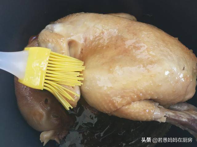 教你用電飯鍋做手撕雞，不加水不加油，簡單易學，好吃到舔手指