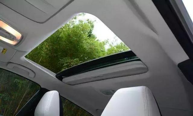 買車到底要不要選帶天窗的？老司機告訴你利與弊