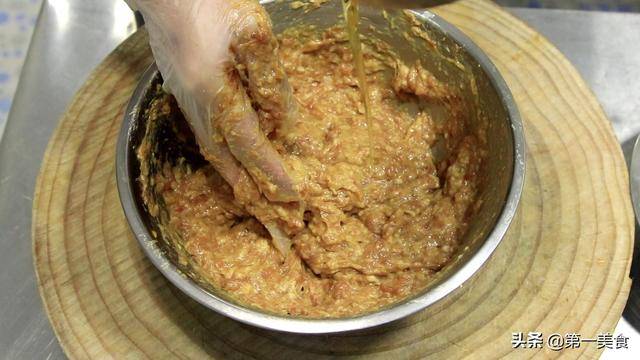餃子餡如何調製味最好？廚師長分享香菇大肉餡做法，步驟詳細