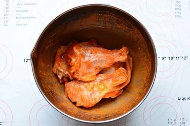 在家自製烤雞腿，「臭兒子」直舔手指，孩子吃飯不用愁