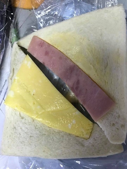 買了「火腿可頌」卻找不到火腿　他定睛一看很無奈：師傅刀工世界級的…