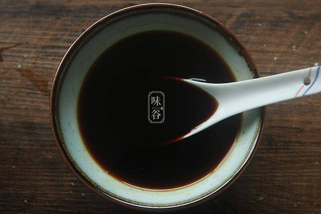 雞腿這樣做才好吃，醬汁濃郁，兒子隔幾天就要吃一 次，連汁都不剩！