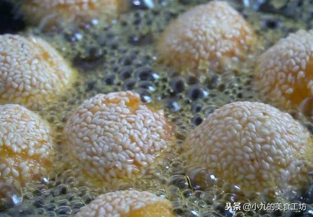 1碗麵粉2個雞蛋，2分鐘教你做秘制小零食，個個開口笑，全家搶著吃！！
