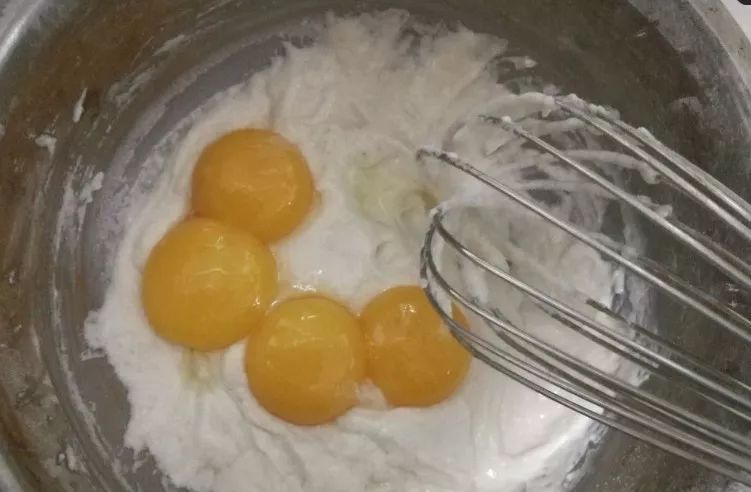 一個小技巧讓蛋糕卷更特別，這款奶油卷一定要學了！ 
