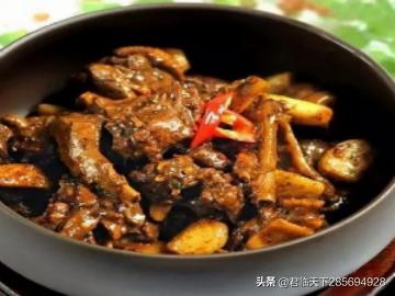 石鍋醬香鴨、招牌吊鍋魚頭、紙包牛蛙製作方法