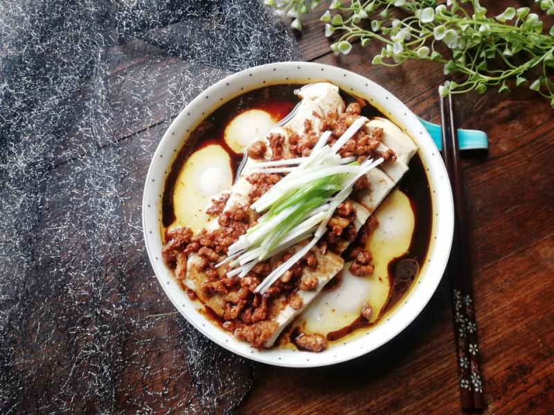 雞蛋、豆腐、豬肉搭配一起做，簡單又營養，風味獨特，適合新手做