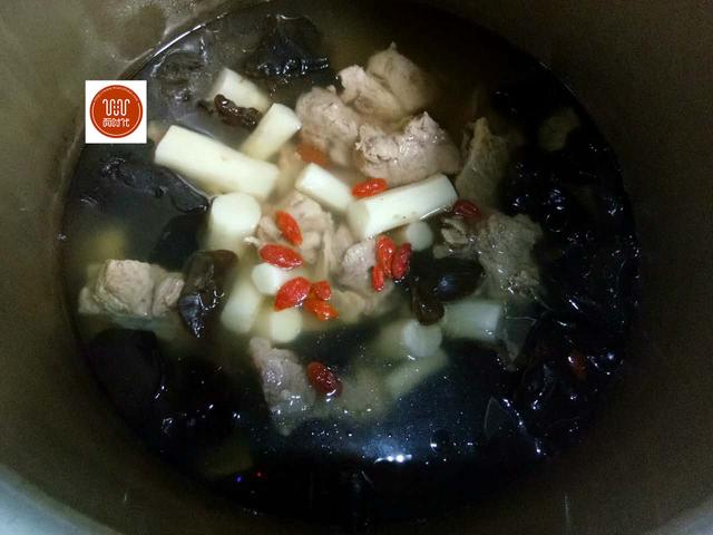 春季這湯要常喝，既營養又美味，還能增強免疫力，很適合老人孩子