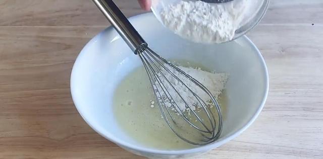 一個雞蛋，30克麵粉，三分鐘做美味的快手蛋糕，孩子吃完還想要