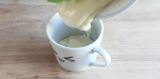 一個雞蛋，30克麵粉，三分鐘做美味的快手蛋糕，孩子吃完還想要
