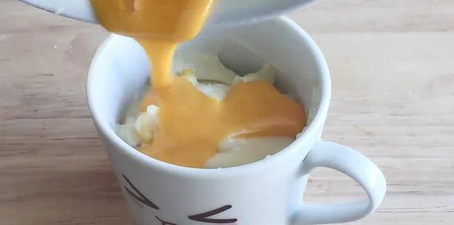 一個雞蛋，30克麵粉，三分鐘做美味的快手蛋糕，孩子吃完還想要