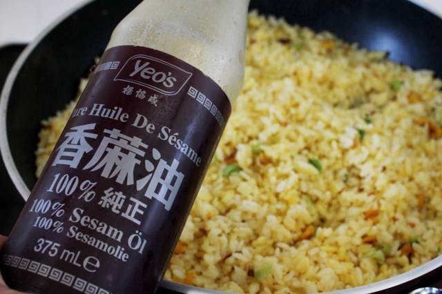 蛋炒飯粒粒分開還沾著蛋，看似簡單不容易