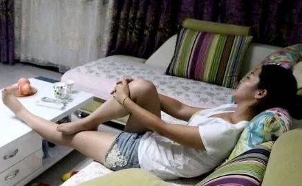  婚後三年，老婆的肚子始終沒動靜，帶她去檢查，醫生：快逃命！