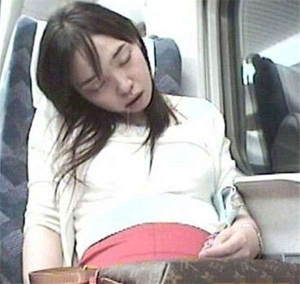 聽說日本地鐵到處都可以「撿屍」?第15張的妹子這樣也太可怕！！