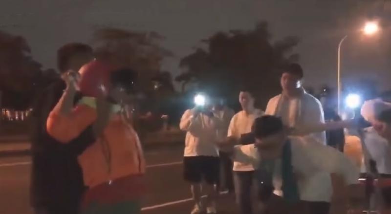 女子「中邪亂吼」男友按不住！媽祖顯靈「霸氣降妖」全場看傻…她清醒後「下跪謝媽祖」！