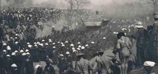慈禧太後「出殯現場」驚傳詭異畫面，這一幕連現代世人看到都「驚悚不已」！