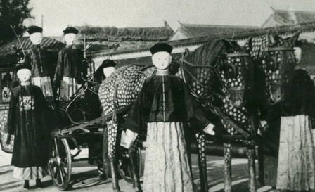 慈禧太後「出殯現場」驚傳詭異畫面，這一幕連現代世人看到都「驚悚不已」！