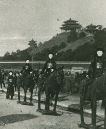 慈禧太後「出殯現場」驚傳詭異畫面，這一幕連現代世人看到都「驚悚不已」！