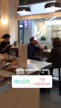 一個小哥試著讓網友控制自己生活一天，結局爆笑超展開，你想挑戰嗎？