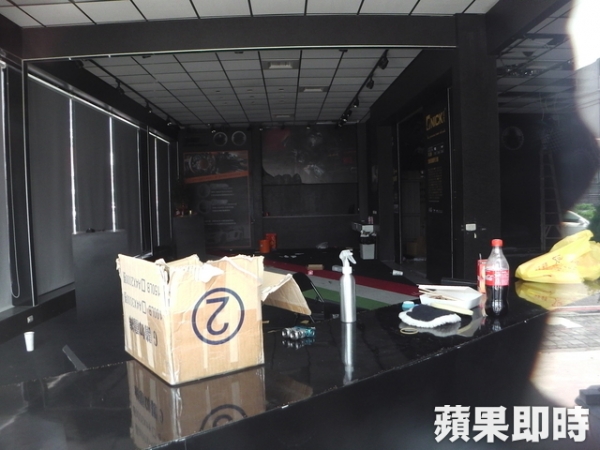 坐擁上億超跑！22歲少東「吸金20億元跑了」　同學揭發「明明是低收入戶」媽媽被牽連