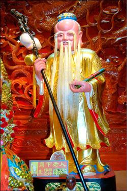 單身妹求月老「幫我選好桃花留下來」　5天後「祂效率太高」嚇壞：太OP了！