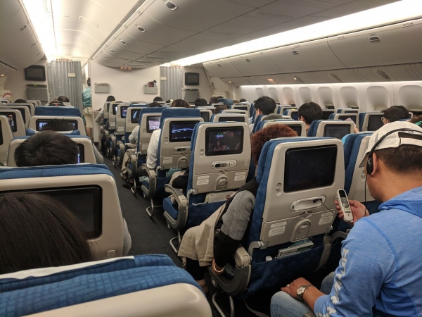 4月大寶寶人生首搭機！暖心媽先送200份小禮物「請原諒我」溫暖整機乘客