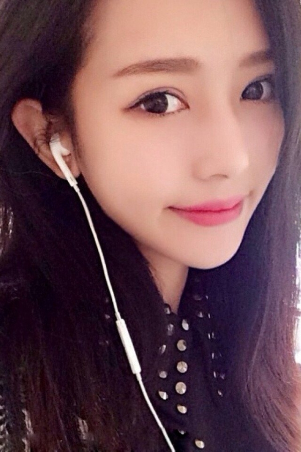 他意外撿到「超級正妹學生證」，沒想到當本人來領取時，真的讓人傻眼了！