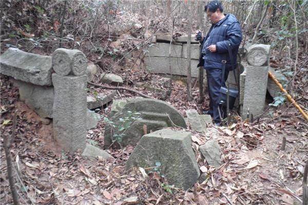 農村男子在大山中挖到「孫悟空」的墓，震撼了整個村莊！