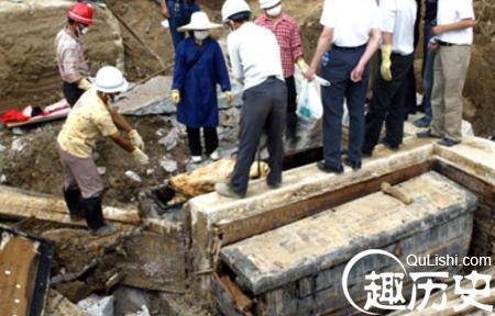 農村男子在大山中挖到「孫悟空」的墓，震撼了整個村莊！