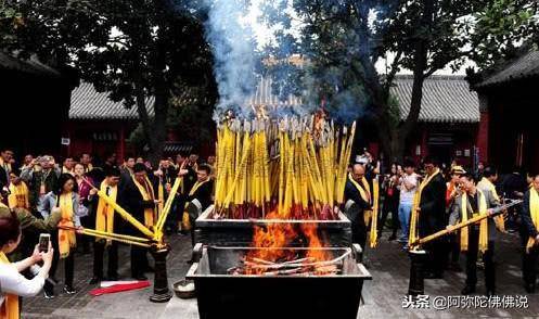 燒香拜佛時，一定要說{這句話}，相當於念經百遍，再許願才靈驗