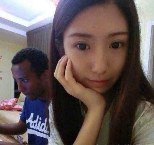女大學生和黑人男朋友交往一個月, 醫院一檢查, 女子瞬間崩潰!