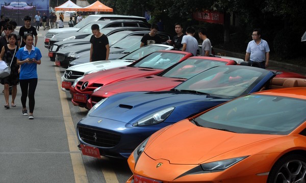 提供超跑給員工的代步車！超狂的！佛心企業老闆「年年加薪」：人不能窮得只剩錢！ 