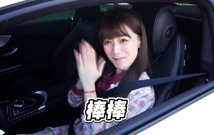 當Youtuber有多賺？開五年就換新「夢幻雙門跑車」解婕翎一秒刷下去…感謝乾爹支持