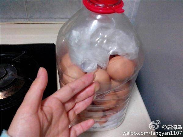 雞蛋是怎麼裝到油桶里去的？太有智慧了，不得不服！
