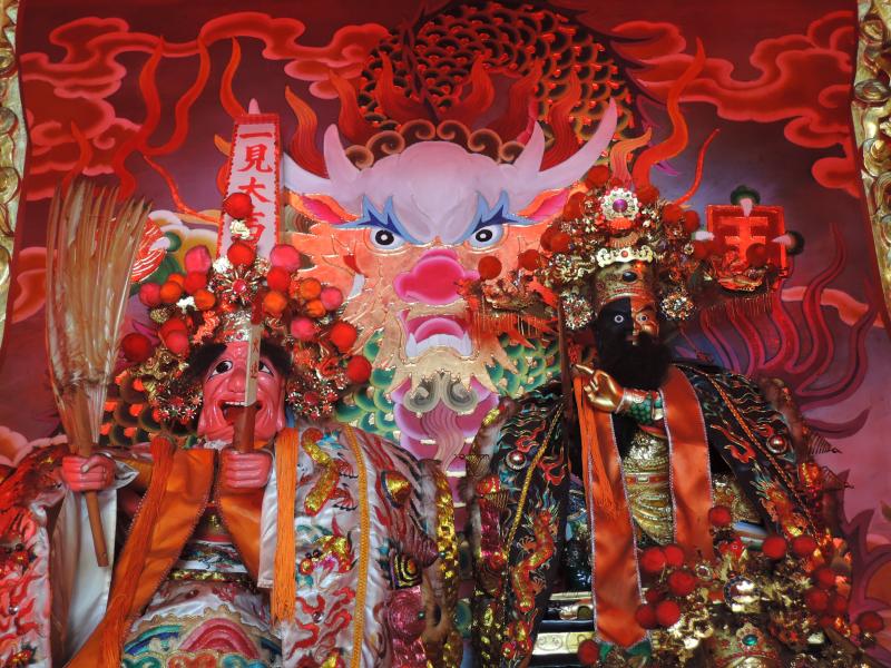 感情不順「怒嗆七爺」！神明託夢曝光「前世惡行」，她從此篤信因果輪迴！
