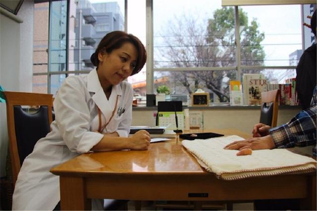 這位日本女孩專門為黑幫「接斷指」，但是黑幫成員必須答應她「一個要求」