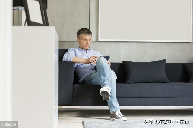 喜歡蹺二郎腿的人，身體早已發生2個變化，只是你還不知道