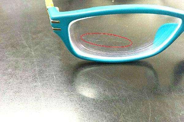 眼鏡用久有劃痕 眼鏡店老闆教你這1招 3秒輕鬆解決