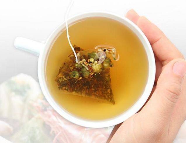 晚上睡不著，易失眠，口幹口苦，警惕肝火過旺，3個小方法降肝火，肝越來越好...