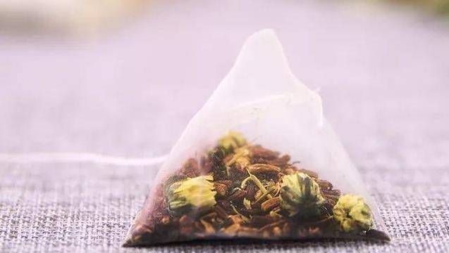 晚上睡不著，易失眠，口幹口苦，警惕肝火過旺，3個小方法降肝火，肝越來越好...