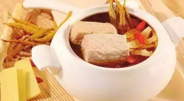 這的55歲女子患癌後，每天都吃這個，之後去醫院複查，癌細胞居然越變越少，讓人感覺十分神奇。