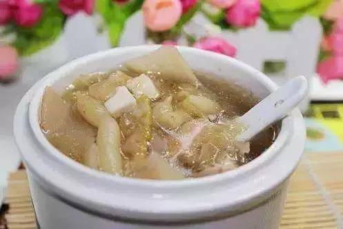 這的55歲女子患癌後，每天都吃這個，之後去醫院複查，癌細胞居然越變越少，讓人感覺十分神奇。