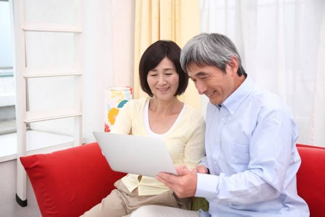 精明搞懂「勞保」和「勞退」新舊制，退休一族可「2選1」，或有2筆錢可以領！