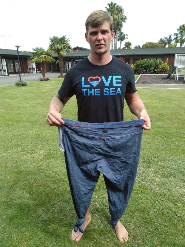 搭船突落水！男子想起「海豹部隊絕招」　解褲帶漂3小時獲救 