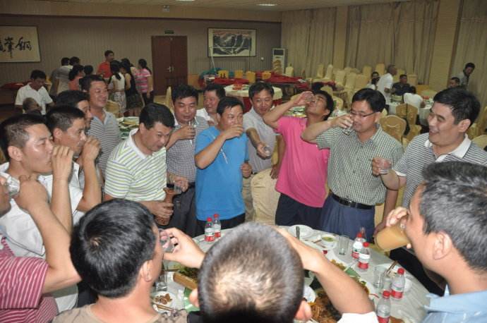 30人同學聚會平均每人800，班長看到同學轉帳，當場退群真言：太心寒