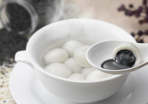 婆婆生病想吃湯圓，聽到婆婆在病房裡說的話，我把湯圓扔進垃圾桶