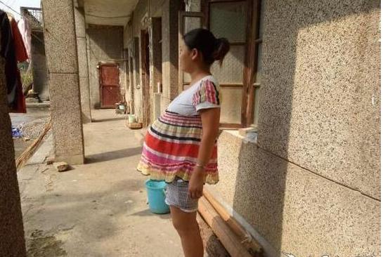 懷孕期間婆婆給我吃鹹菜，下班回來聽到屋裡的笑聲，我趕她回老家