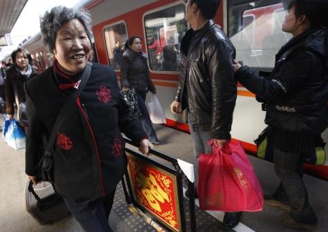 去城裡過年，兒媳給我買了件三千元棉襖，孫女的話讓我如墜冰窟