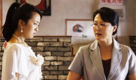 婆婆說買房只寫男友名字，女孩同意，如今他們一家人反過來求她