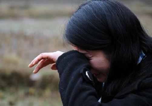 父親去看遠嫁女兒，女兒發現父親不對勁，送走他次日噩耗就傳來了