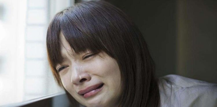 妻子生孩子，丈夫丟下她去情人家吃飯，接到醫生電話，他怒摔手機